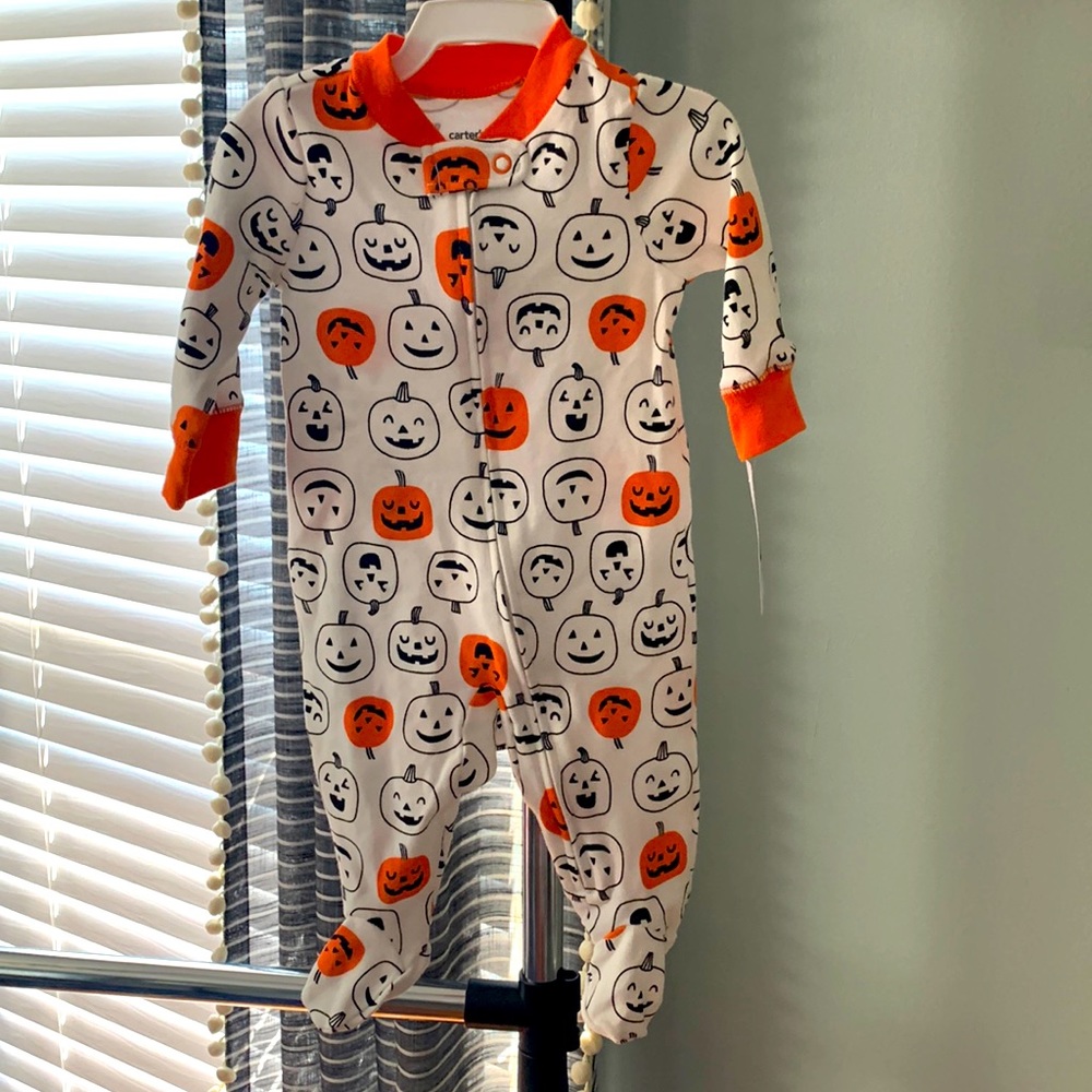 Carter’s Pumpkin onesie with zipper and button closure. 3 month.